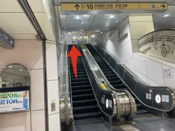 左側に外堀通り